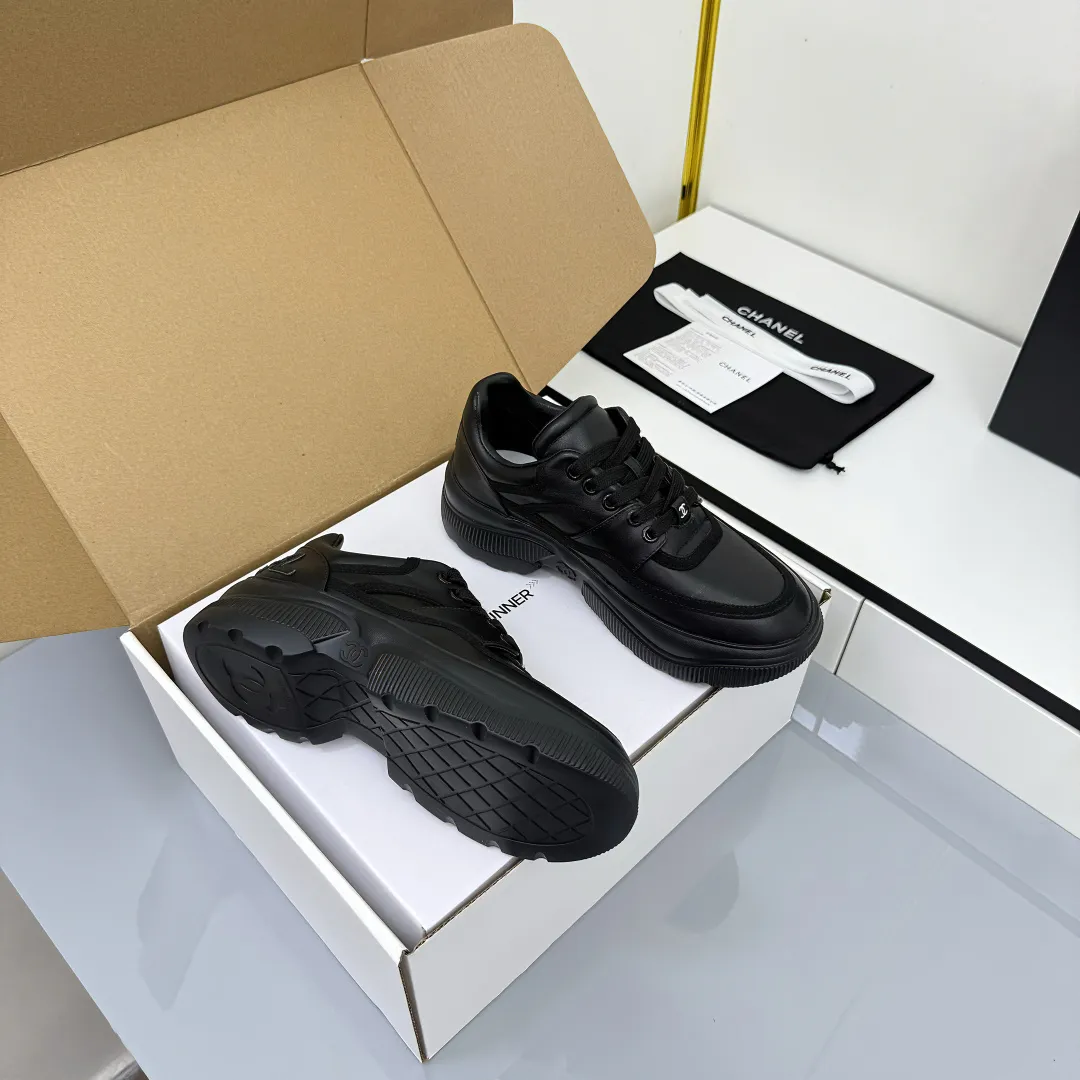 👟👟Ex-factory price 620👟👟 Chanel bread shoes ~ original calfskin panda shoes Chanel 25C latest hot style panda black and white sports shoes casual sneakers Xiaoxiang hot item classic black and white panda color coco girls must pay Fabric: original custom mixed sheepskin lining: original imported breathable mesh lining outsole: Original molded rubber + TPU combination Size: Women's 35-41